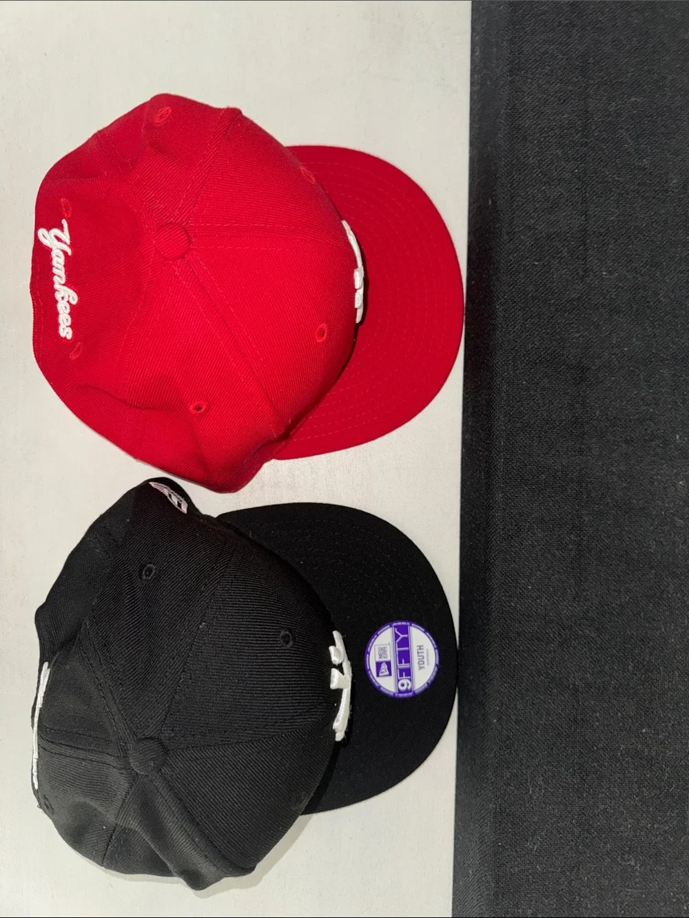 New Era Youth New York Yankees Caps in Red & Black (Duo)